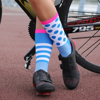 Profesyonel 6 Renkler Unisex Bisiklet Çorap Atletik spor çoraplar Nefes Örgü Koşu Yol Bisikleti Bisiklet Çorap Erkekler Kadınlar için